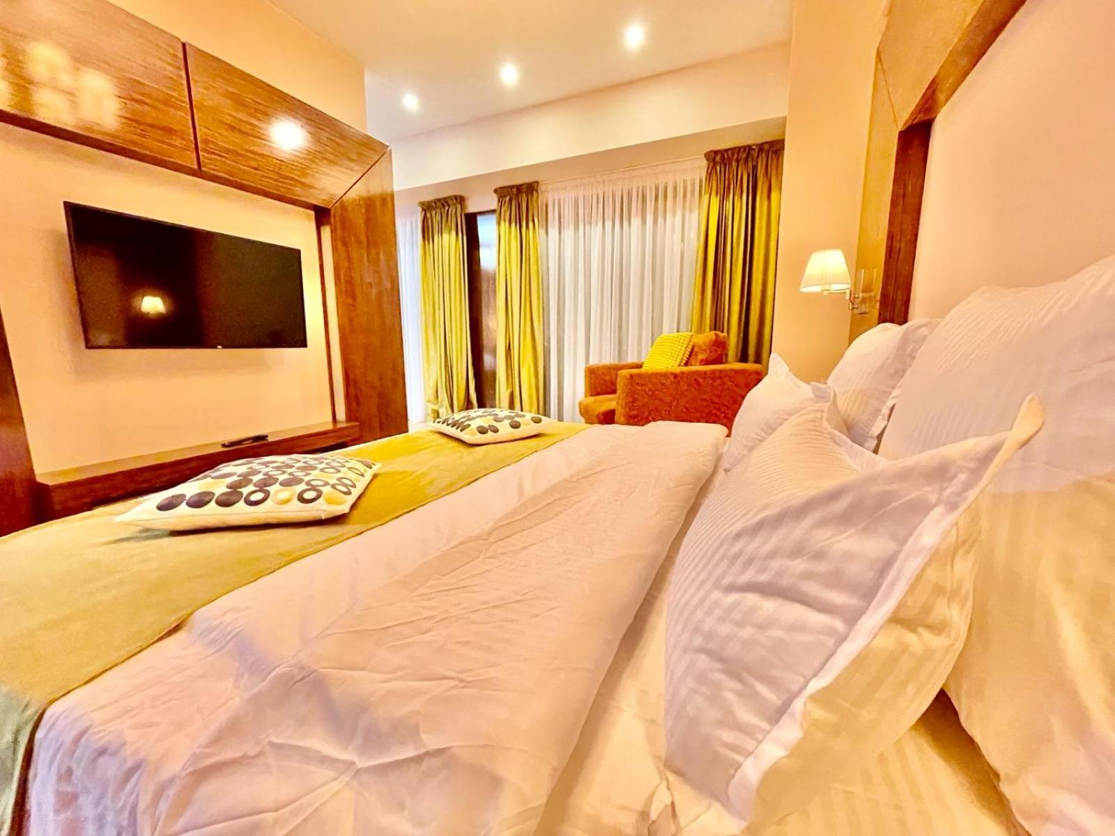 Royal Studio Apartment With A Perfect View - Yamaluxe Bucarest Exterior foto